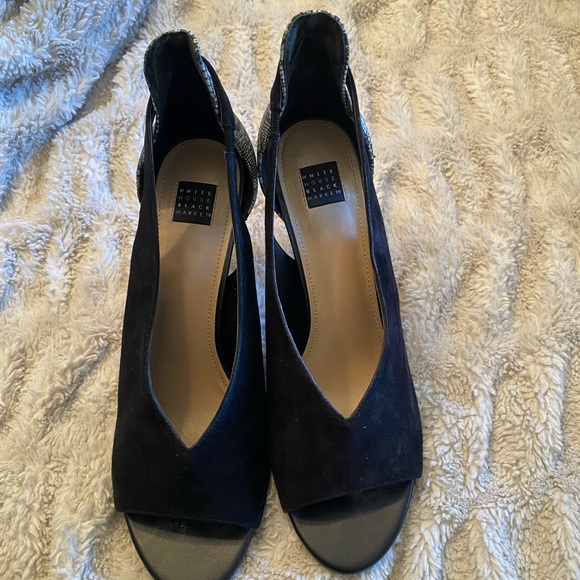 WHBM OPEN TOE SHOOTIE - Picture 2 of 3